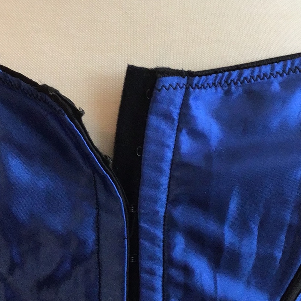 Blue Polyester Corset. From Fredericks of Hollywood - Picture 4 of 5